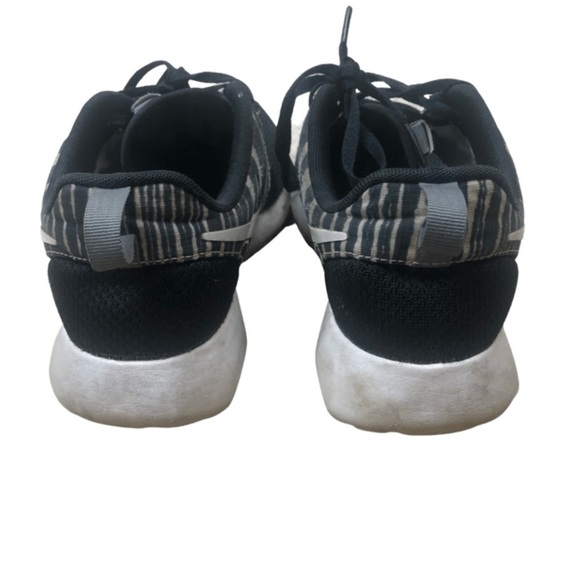 Nike Roshe One Custom Zebra Print Running Shoes - Picture 3 of 16